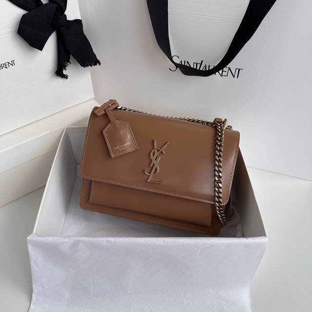 牙签纹棕色金扣# 不配包装 无敌经典款鳄鱼纹Sunset日落包！出了这么长时间热度依然不减，可见它受人喜欢的程度非同一般！高品质意大利进口牛皮，Zp开模五金，追