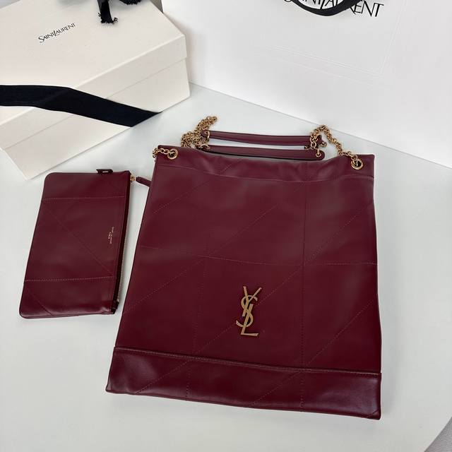 原厂皮 Pochon_新款超好看可以背的“垃圾袋” 全新新款包型，包包采用意大利进口小羊皮，超高工艺的对格绗缝，正面Logo五金搭配链条束口 甜酷大容量水桶包