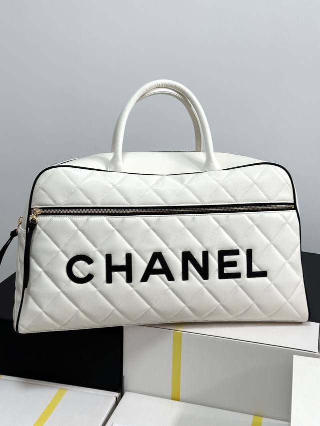 chanel Vintage 保龄球手提旅行包 美到犯Gui 超飒超酷 中古保龄球，实用性妥妥的，搭配百看不厌的熊猫配色这款波士顿把时髦玩的明明白白！[得意R]