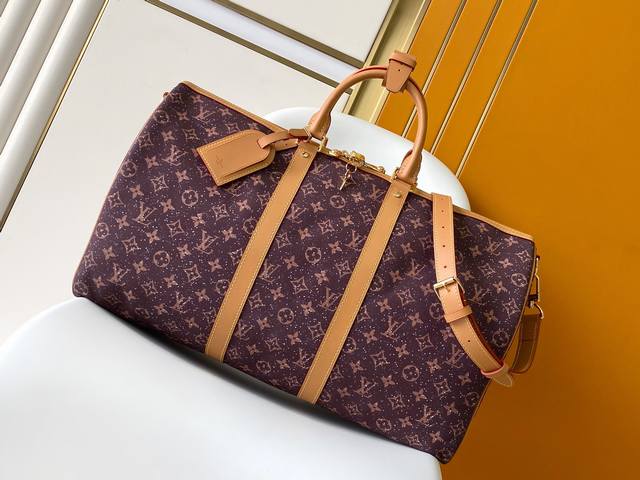 m13977 163C01芯片 本款 Keepall 50 Monogram Crystals 旅行袋为华美丝缎描绘 Monogram 图案,以融入包身的仿水晶 m13977 163C01芯片 本款 Keepall 50 Monogram Crystals 旅行袋为华美丝缎描绘 Monogram 图案,以融入包身的仿水晶