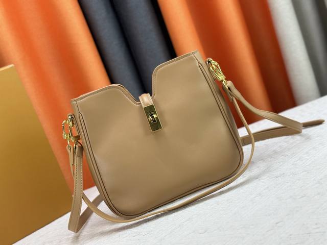 小号M120693 M119563 Louis Vuitton新款悄悄回归极简优雅作派了, 这款全新设计 柔和线条 并以Hobo轮廓勾勒出一种漫不经心的从容感, 小号M120693 M119563 Louis Vuitton新款悄悄回归极简优雅作派了, 这款全新设计 柔和线条 并以Hobo轮廓勾勒出一种漫不经心的从容感,