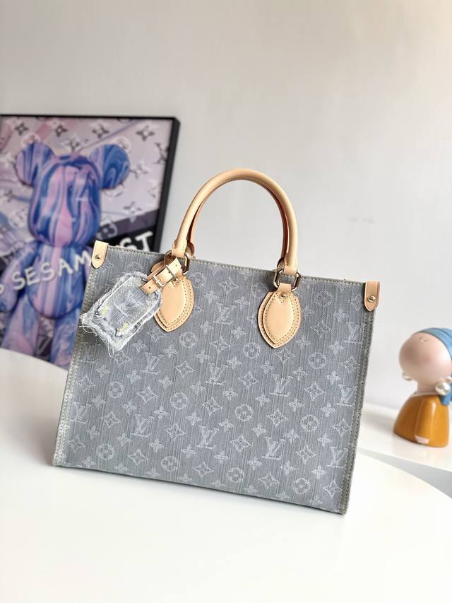 163C动态芯片配专柜包装』 海外原单M13189独家实拍！來自2005年的經典Monogram Denim圖案今季在這款Onthego Mm手袋上凱旋回歸。設