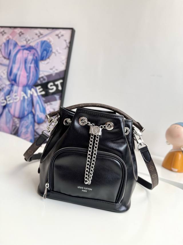 163动态芯片配专柜包装』 海外原单M14377独家实拍! No Way 手袋出自 Lv Vibe 系列,为羊皮革融入莹泽金属件,以摩登摇滚型格焕新经典 Noé 163动态芯片配专柜包装』 海外原单M14377独家实拍! No Way 手袋出自 Lv Vibe 系列,为羊皮革融入莹泽金属件,以摩登摇滚型格焕新经典 Noé