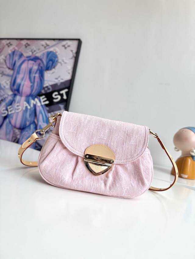 163动态芯片配专柜包装』 海外原单M13347独家实拍！本款 Sunset 手袋依托精湛漂白工艺，令诞生于 2005 年的 Monogram Denim 图案