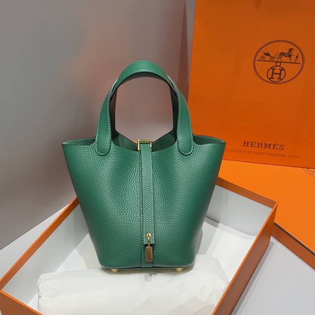 代购级 颜色：孔雀绿 头层 牛皮_ 全钢五金 _ 仿手工工艺 独家高性价比品质 柔软细腻面料 到手无一不惊喜 尺寸18Cm