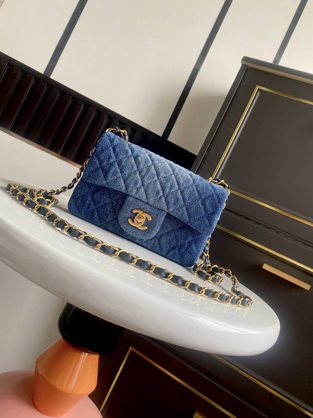 代购级 。现货～Chanel Cf牛仔洗水系列！这是一款能被身边所有朋友都称美的包 华而不俗 仔细看每一根纱线 都是用心血编织出来的 真的希望得到你们真心的喜欢