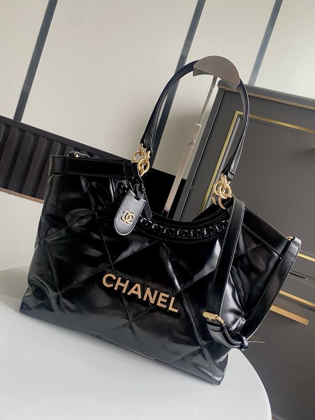 代购级 。现货～ S春夏火爆23Bag购物袋本季最火最值得入手的系列，油蜡牛皮会成为经典 超级时尚和大气，非常好搭配，那就对啦背上就是顶流！ 款号：As3688