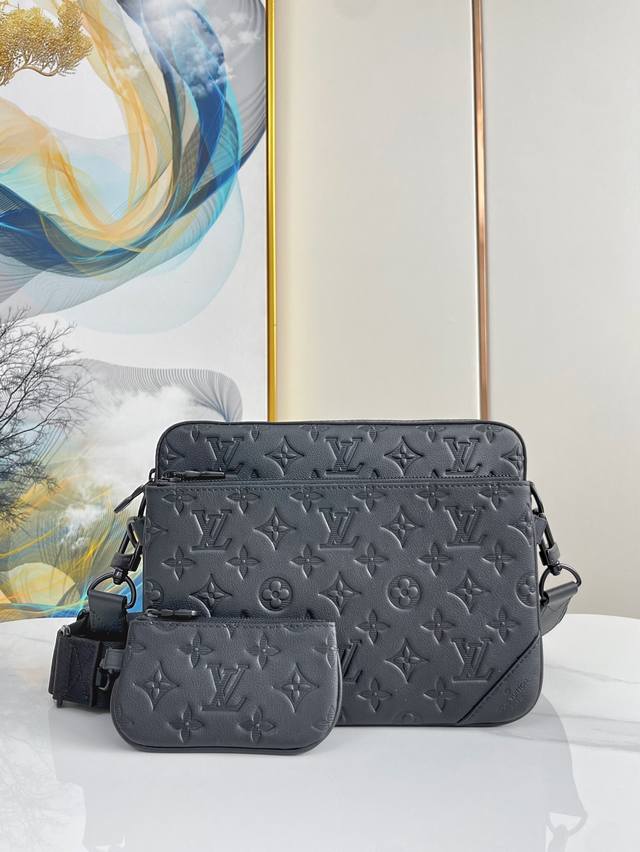 顶级原单 变码芯片M46602 尺寸: 25×18.5×7Cm Trio 全皮邮差包