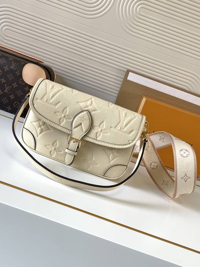 动态芯片 顶级半钢 M46388白压花 顶级原单 独家背景实拍 本款 Diane 手袋取材路易威登经典 Monogram Empreinte 压纹皮革,将品牌标 动态芯片 顶级半钢 M46388白压花 顶级原单 独家背景实拍 本款 Diane 手袋取材路易威登经典 Monogram Empreinte 压纹皮革,将品牌标