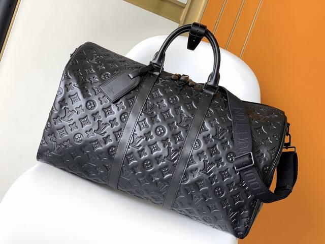 m44810新版本 顶级原单本款 Keepall BandoulièRe 50 旅行袋为 Monogram Shadow 皮革铺陈全幅 Monogram 压纹，