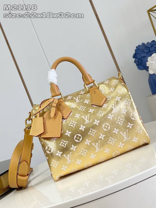 出厂价P 顶级原单 M21118金色 Speedy BandoulièRe 30 手袋采用印有经典 Monogram 图案的牛皮革精心打造，尺寸设计恰到好处：既