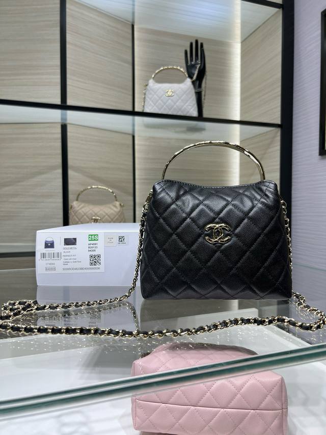 ohanel 25S 新款 手柄饭盒包 Coco Crush菱格纹 手柄 柔润小牛皮 A P5970Y 尺寸14.5X18.5X7