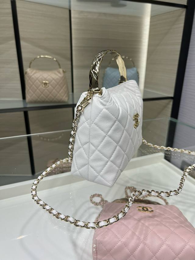 ohanel 25S 新款 手柄饭盒包 白色 Coco Crush菱格纹 手柄 柔润小牛皮 A P5970Y 尺寸14.5X18.5X7