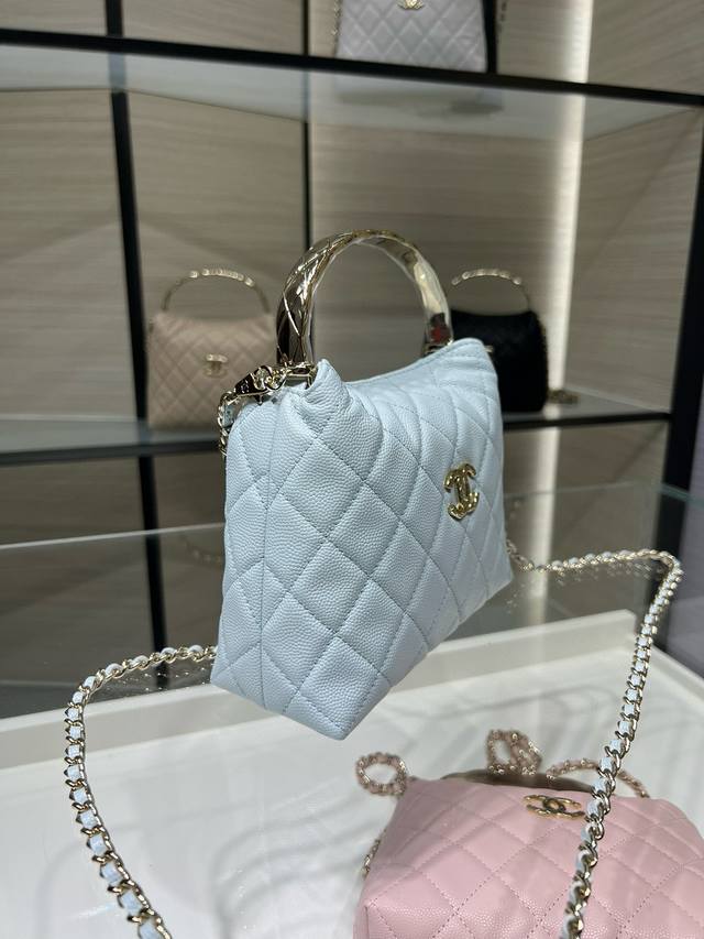 ohanel 25S 新款 手柄饭盒包 Baby蓝 Coco Crush菱格纹 手柄 柔润小牛皮 A P5970Y 尺寸14.5X18.5X7