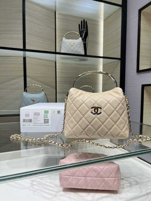 ohanel 25S 新款 手柄饭盒包 奶茶色 Coco Crush菱格纹 手柄 柔润小牛皮 A P5970Y 尺寸14.5X18.5X7