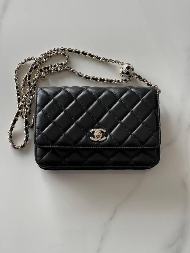 品牌：Chanel型号:A P1890简介:原单质量，经典之作，华丽气与质的前沿，是意你想不的到尊贵。皮种:原单口进小羊皮，里原配版布。五金:原版金五配制尺寸: