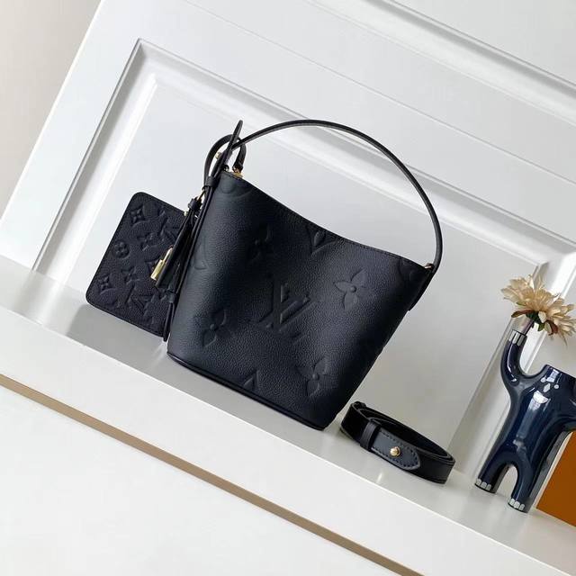 顶级原厂 M13480 黑色 动态芯片版 皮料是正品法国A级品质、手工 油边细节非常精致 尺寸:16X18X12