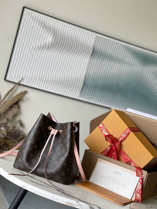 顶级原单M 22 樱花粉 独家实物图拍摄 支持验货对比 Neonoe水桶包 本产品已通过严格检验无瑕疵、触摸产品请带上手套、本产品不退换、先确认产品后在拆卸手挽