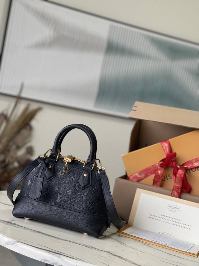 头层皮 顶级原单M44829 支持专柜验货 免税货拍摄图跟产品一致无拆包装。该产品为市场独家免税货属最高端产品.支持验货.本产品已通过严格检验无瑕疵、触摸产品请