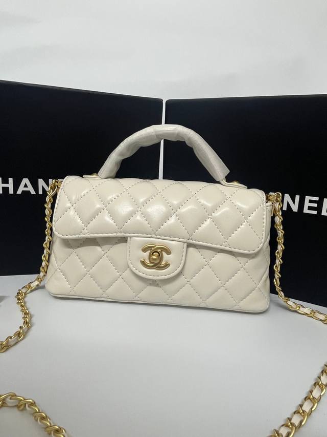 独家號出货啦 出口产品 Ohanel最新爆款、横款法棍包25P春夏黑金Kelly包,实物真的很美、很复古,包底跟爱马仕Kelly一样有四个底钉,容量很大 日常出 独家號出货啦 出口产品 Ohanel最新爆款、横款法棍包25P春夏黑金Kelly包,实物真的很美、很复古,包底跟爱马仕Kelly一样有四个底钉,容量很大 日常出