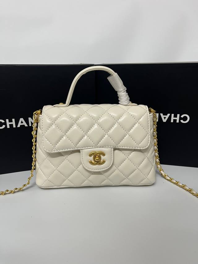 独家迷你號出货啦 出口产品 Ohanel最新爆款、迷你号竖款包25P春夏黑金Kelly包，实物真的很美、很复古，包底跟爱马仕Kelly一样有四个底钉，容量很大