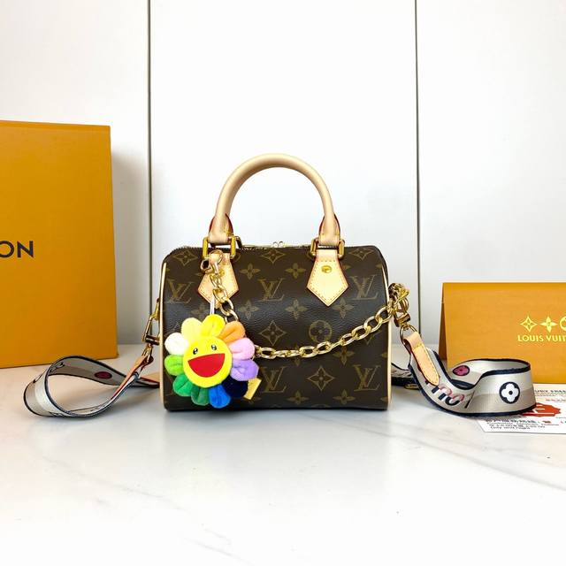 m45957.M14175，本款 Speedy BandoulièRe 20 手袋采选 Monogram 帆布、牛皮革饰边和织物内衬，以玲珑尺寸延续路易威登 S