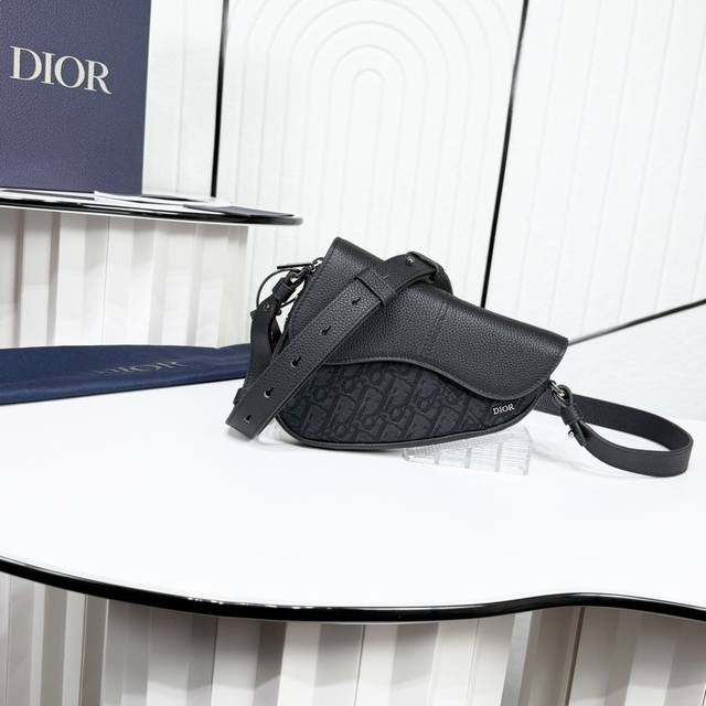 市场最高版本 原单品质 正品打版 保证进口头层牛皮，拒绝二层皮，拒绝超纤皮 迷你马鞍包 黑色 Oblique 印花面料和黑色粒面牛皮革 编号: 2Adca543