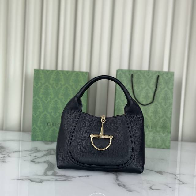 原厂皮 Gucci Softbit系列小号肩背包，匠心融蕴半马衔扣造型品牌经典马术风格配件。提手高15厘米，磁扣开合，款号837467克皮，尺寸27.5X21X