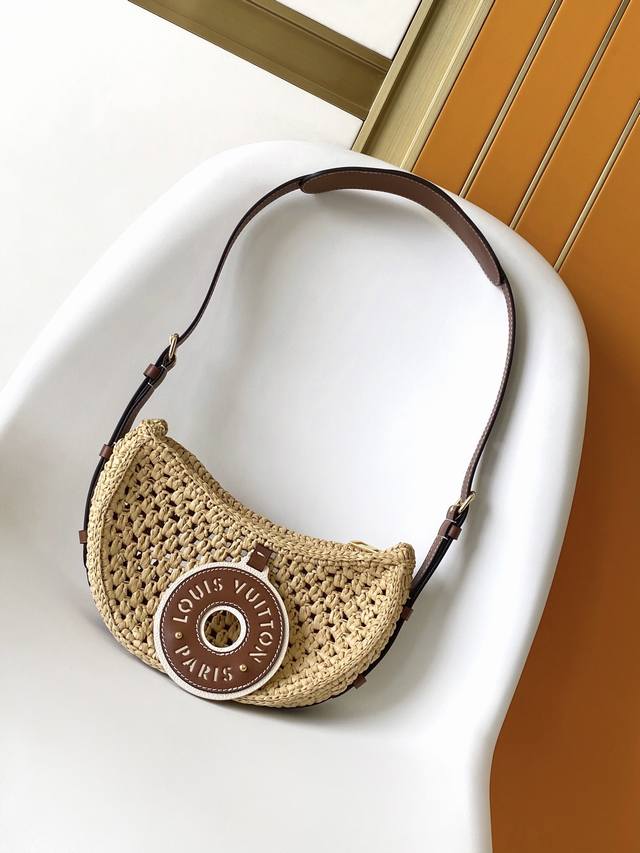 调价M24811 动态变码 芯片 顶级原单 本款 Croissant 中号手袋取材马达加斯加匠人钩编的拉菲草，搭配柔软牛皮革饰边和路易威登巴黎皮革贴饰。可拆卸肩