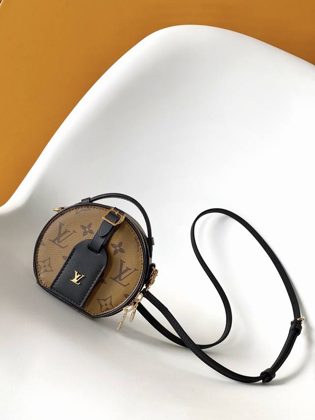 m44699老花 M68276黄花 顶级原单 动态变码 本款 Mini Bote Chapeau 手袋采用 Monogram 帆布塑造经典构型，以皮革名牌和 M