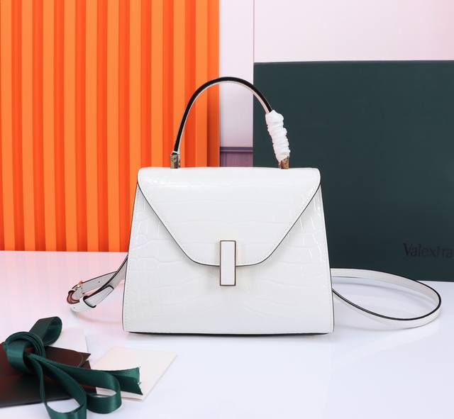升级版Valextra Iside 手提包 最新色 进口鳄鱼纹 真金电镀五金 包型简洁 线条优雅 每个细节都能体现匠心独运 意大利手工作坊出品 独家渠道引入 全