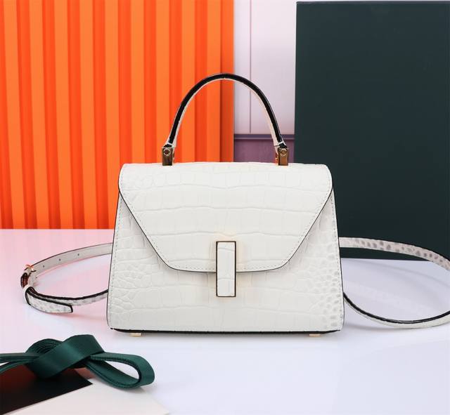 迷你升级版鳄鱼纹Valextra Iside 手提包 最新款进口鳄鱼纹牛皮 真金电镀五金 包型简洁 线条优雅 每个细节都能体现匠心独运 意大利手工作坊出品 独家