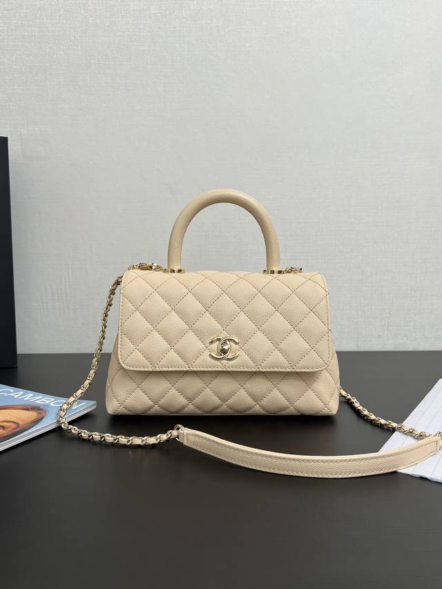 原厂皮现货 Handle Mini 王炸款！！这枚手柄的Coco Handle迷你尺寸更加软萌～比起经典尺寸还多了份可爱！手腕点缀整体造型提升奢华的视觉！链条还