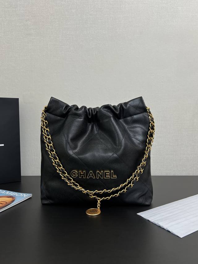 原厂皮小号现货 超级火爆 手提袋 今年上新的时髦点 以年份数字为命名 对准它 手袋 垃圾袋 每个颜色都很爱！ 这草种得有点措不手及 说垃圾袋也好 收纳袋也罢 反