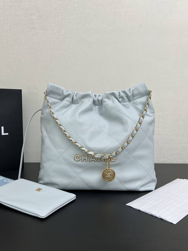 原厂皮中号现货 超级火爆 手提袋 今年上新的时髦点 以年份数字为命名 对准它 手袋 垃圾袋 每个颜色都很爱！ 这草种得有点措不手及 说垃圾袋也好 收纳袋也罢 反