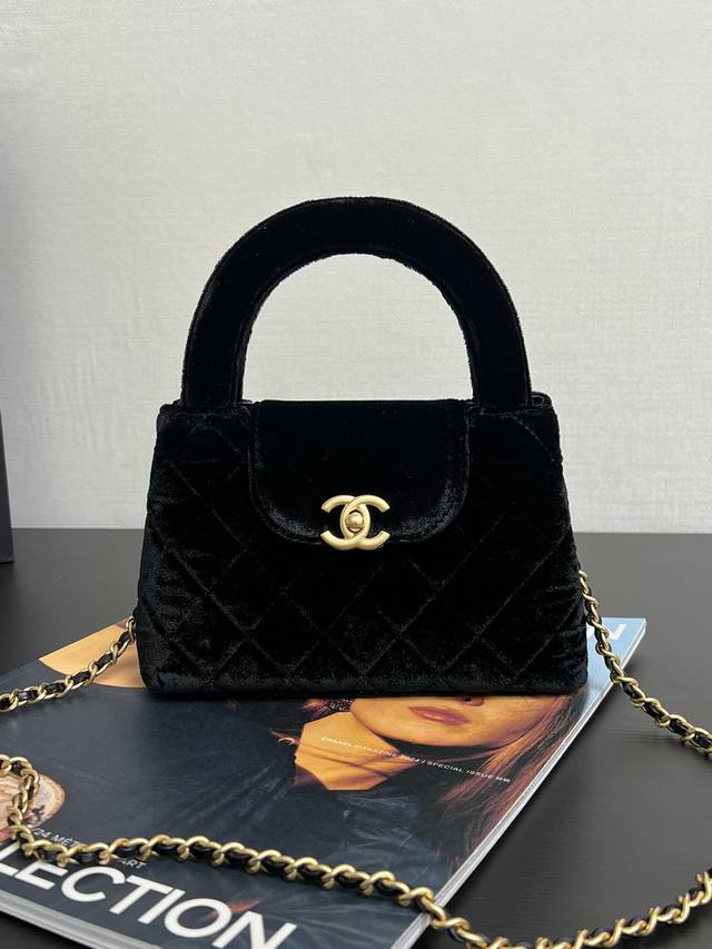 现货23K大号Kelly菱格手提包 这只是我必须自留的[害羞] 复刻了当年的中古款 真的好好看尺寸：13*19*7*Cm99300