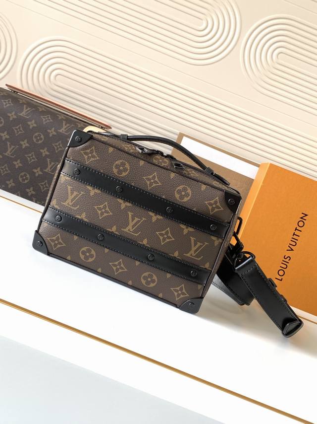 动态芯片 M45935老花黑 顶级原单 独家背景实拍 本款 Handle Soft Trunk 手袋取材路易威登标志性 Monogram Macassar 帆布