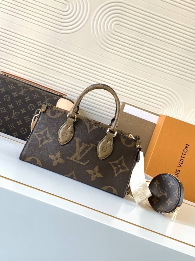 动态芯片 M46653老花 顶级原单 独家背景实拍 本款 Onthego 托特包融合 Giant Monogram 和 Monogram Reverse 帆布，