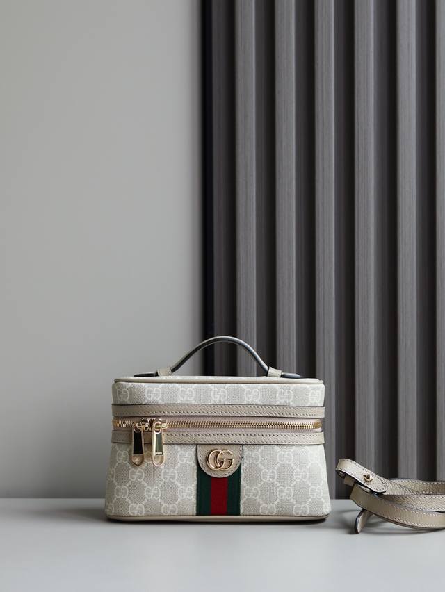 顶级原单 新款 Ophidia系列超迷你肩背包 Ophidia系列标志性双G设计和条纹织带元素为2025早春系列注入新意，呈献全新尺寸与款式，焕新演绎手柄和肩带