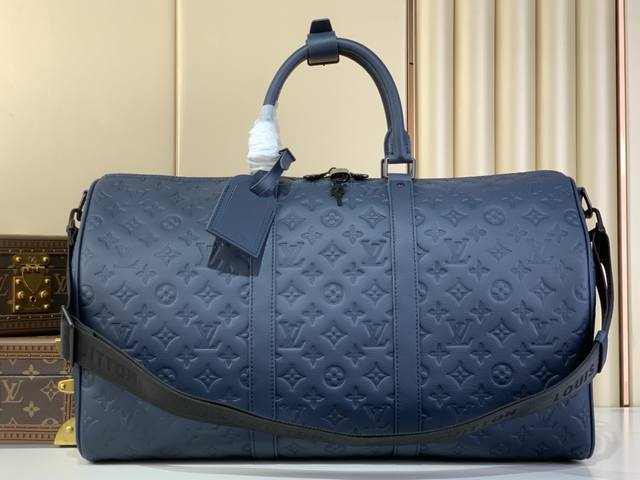 顶级原单复刻独家实拍 Keepalbandouliere 50旅行袋 M14840 条纹压花 拥有Monogramshadow压纹牛皮革的雅致色调，为经典设计注