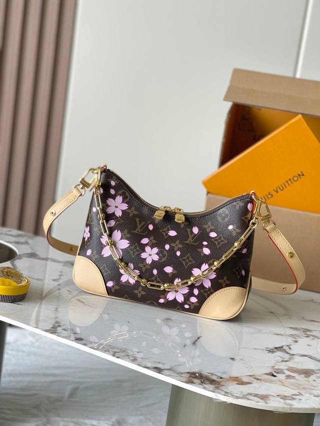 特级Mb原厂皮 本款Boulogne 小号手袋出自路易威登×村上隆复刻系列 型号：M13265老花163C芯片版 材料：A级全钢五金，进口原厂面料 包装：全套原