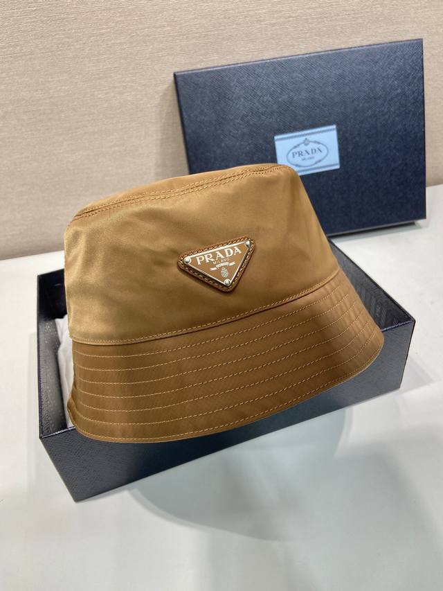 网红渔夫帽，听説目前好火爆的哦，依旧是今年火爆款，男女通用，无论搭配任可衣服，任何场合，全驾奴得起轻便尼龙布料，时尚就是这么简单，好看又实用。你值得拥有