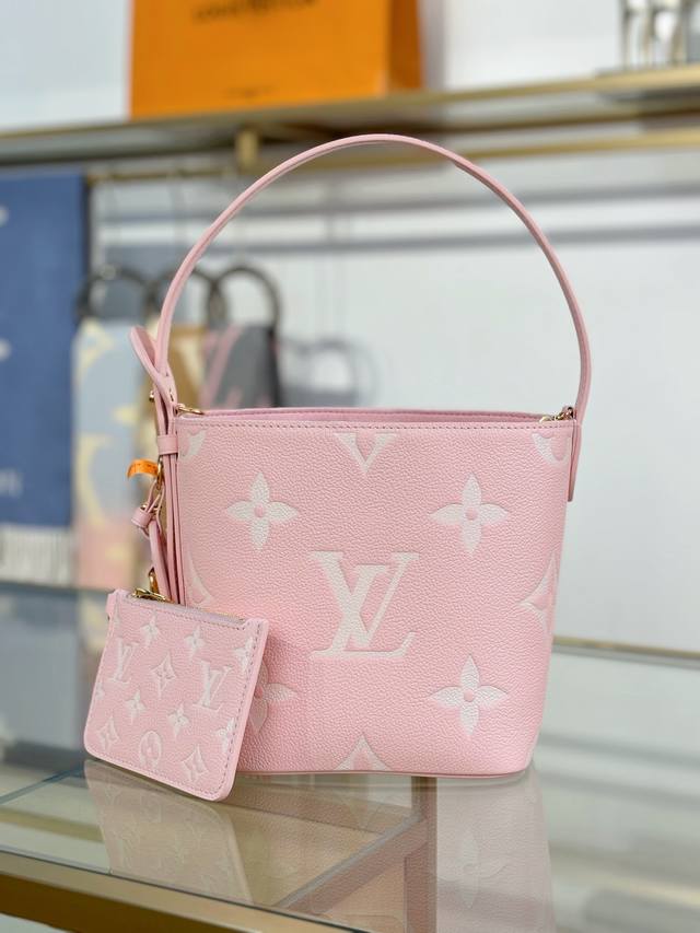 出厂价P 特级Mb芯片版原厂皮 X Tm All In Bb 手袋 型号:M14356粉色 材料:A级全钢五金,进口原厂面料 包装:全套原厂免税Mb包装 尺寸: 出厂价P 特级Mb芯片版原厂皮 X Tm All In Bb 手袋 型号:M14356粉色 材料:A级全钢五金,进口原厂面料 包装:全套原厂免税Mb包装 尺寸: