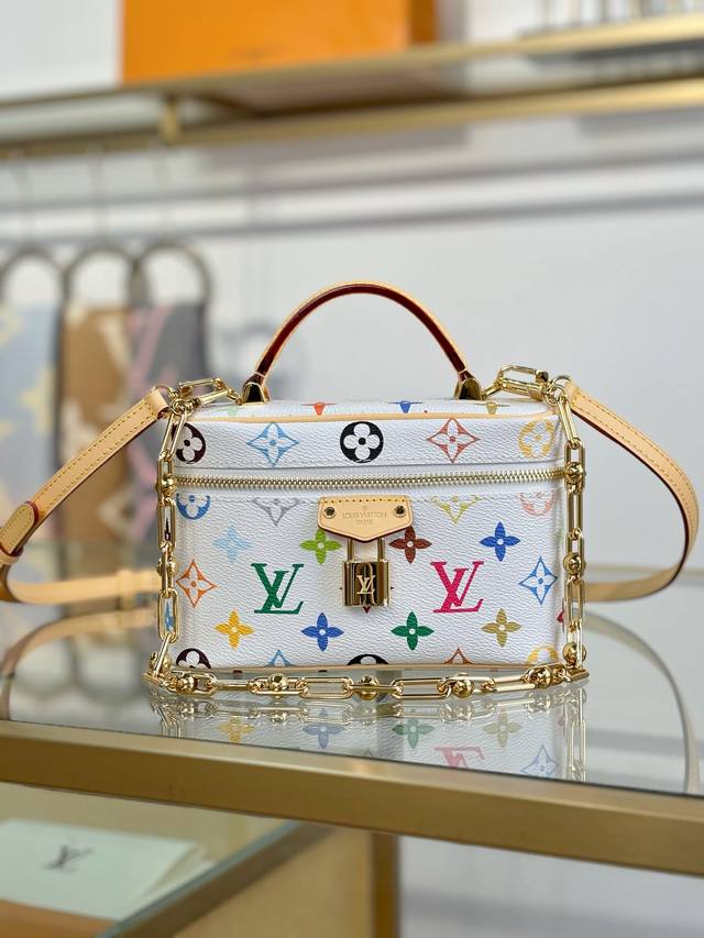 出厂价P 特级Mb芯片版原厂皮 Lv X Tm Vanity Chain Pouch 手袋 型号：M13662 材料：A级全钢五金，进口原厂面料 包装：全套原厂
