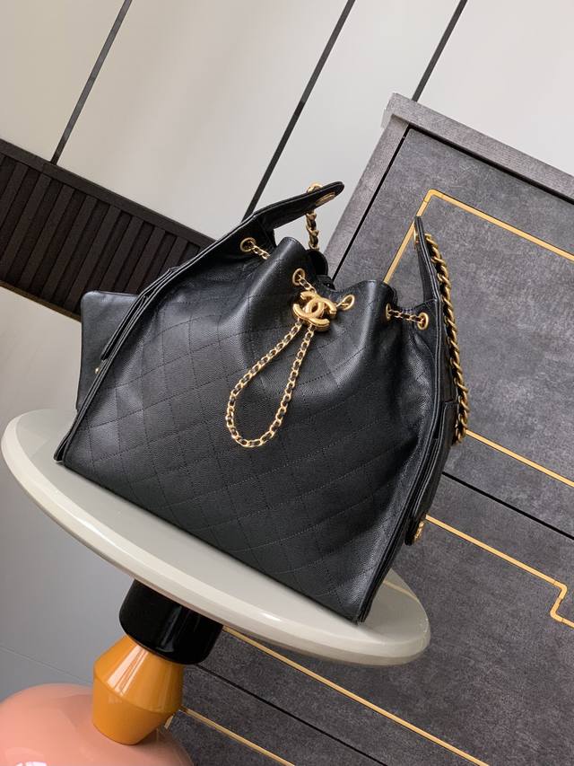 升级版本更新大号尺寸 子母包 Ohanel鱼子酱25S Hobo Bag抽绳水桶包黑金鱼子酱大号√本季爆款一眼心动的Hobo这颜值简直逆天40X30X15Cm 升级版本更新大号尺寸 子母包 Ohanel鱼子酱25S Hobo Bag抽绳水桶包黑金鱼子酱大号√本季爆款一眼心动的Hobo这颜值简直逆天40X30X15Cm