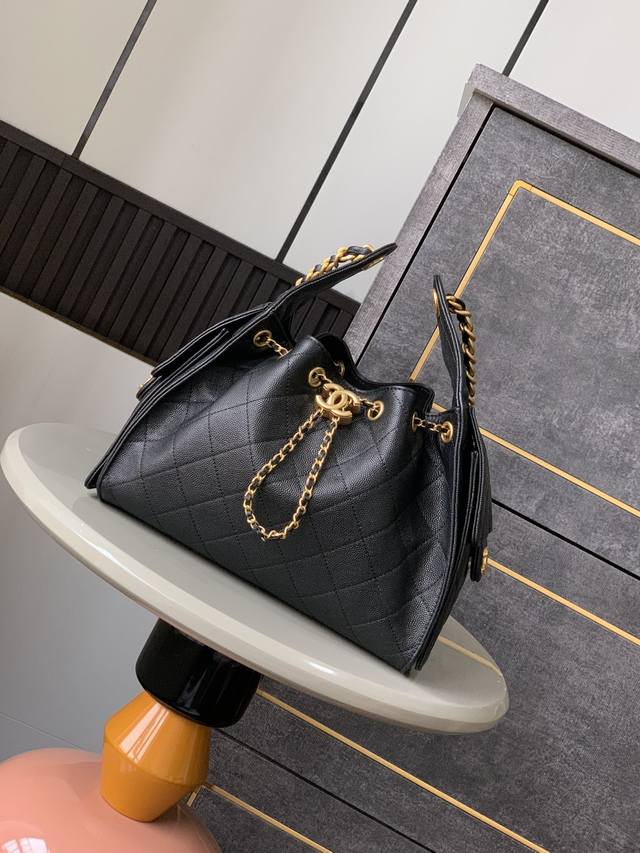 升级版本更新进口超柔软鱼子酱牛皮、非市面上硬邦邦的！ 顶级品质 出货啦、Ohanel 25S抽绳水桶Hobo黑色小号出货啦｜实拍这颜值简直逆天啊！又酷又飒的水桶