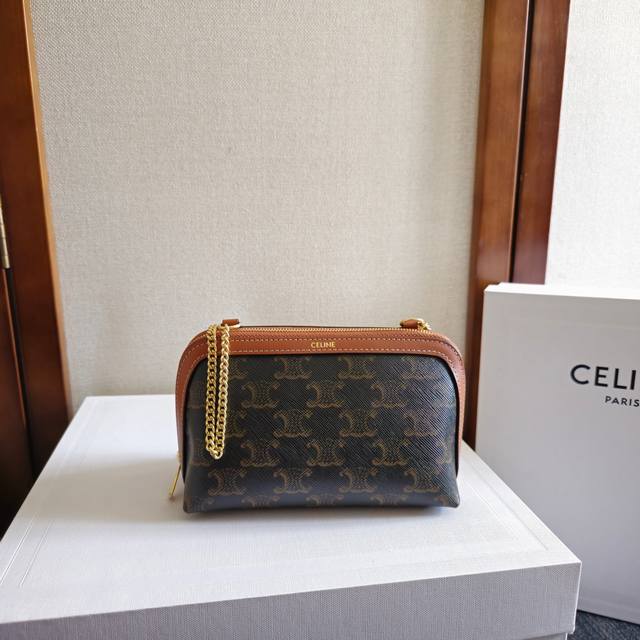 当季Triomphe新品混搭羊皮链条包超级精细的金丝刺绣 一个主打隔层 链条锁闭款 款号：101382 花料 棕 尺寸：16-11 配原版包装