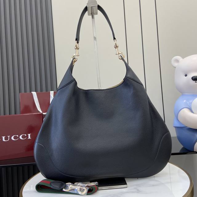 配全套原厂绿色礼品袋 新款 Gucci Body双锁扣中号肩背包 呈献Gucci Body双锁扣手袋,灵感来源于上世纪50年代典藏设计。这款中号双锁扣肩背包承载 配全套原厂绿色礼品袋 新款 Gucci Body双锁扣中号肩背包 呈献Gucci Body双锁扣手袋,灵感来源于上世纪50年代典藏设计。这款中号双锁扣肩背包承载