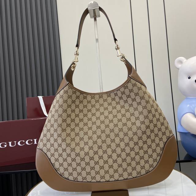 配全套原厂绿色礼品袋 新款 Gucci Body双锁扣中号肩背包 呈献Gucci Body双锁扣手袋系列,灵感来源于上世纪50年代典藏设计。这款中号肩背包承载2 配全套原厂绿色礼品袋 新款 Gucci Body双锁扣中号肩背包 呈献Gucci Body双锁扣手袋系列,灵感来源于上世纪50年代典藏设计。这款中号肩背包承载2