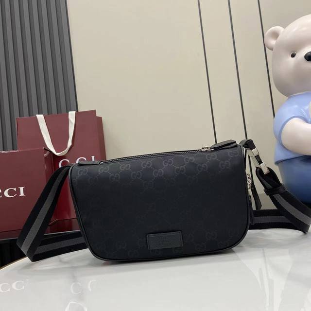 配全套原厂专柜包装 G家新款。市场顶级独家控货，专 柜品质 采用进口牛皮，原厂五金！精致做工。独家实物拍照质量如图可见 。 型号: 449182。 尺寸：宽27